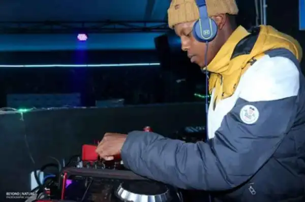 ThackzinDJ X Mphow_69 - Sanchez